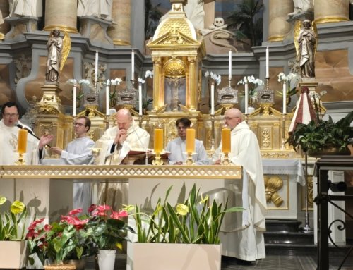 2025 10 22 d. Kauno arkivyskupo Kęstučio Kėvalo kvietimu, Kauno arkivyskupijos tikybos mokytojai ir katechetai dalyvavo maldos vakare.