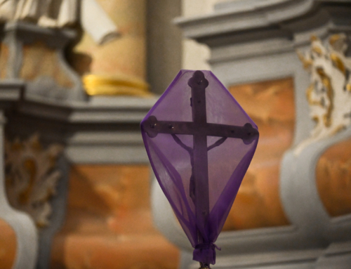 2026 03 25 d. Kauno arkivyskupo Kęstučio Kėvalo kvietimu, Kauno arkivyskupijos tikybos mokytojai ir katechetai dalyvavo maldos vakare.